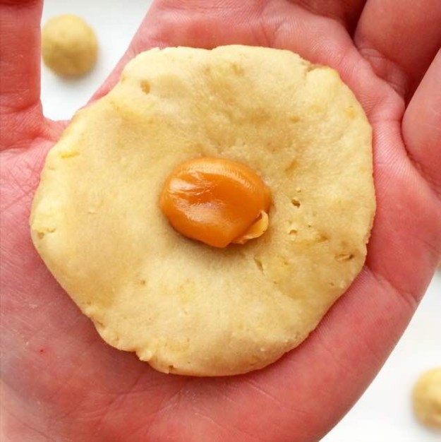 Caramel-Stuffed Potato Chip Cookies