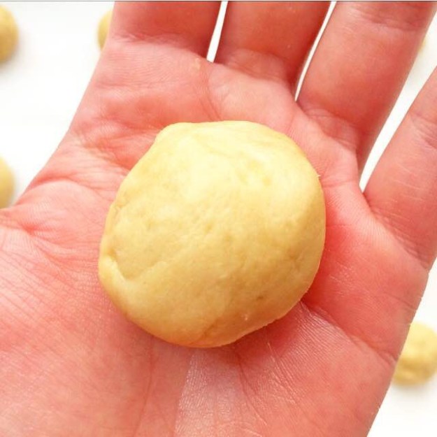 Caramel-Stuffed Potato Chip Cookies