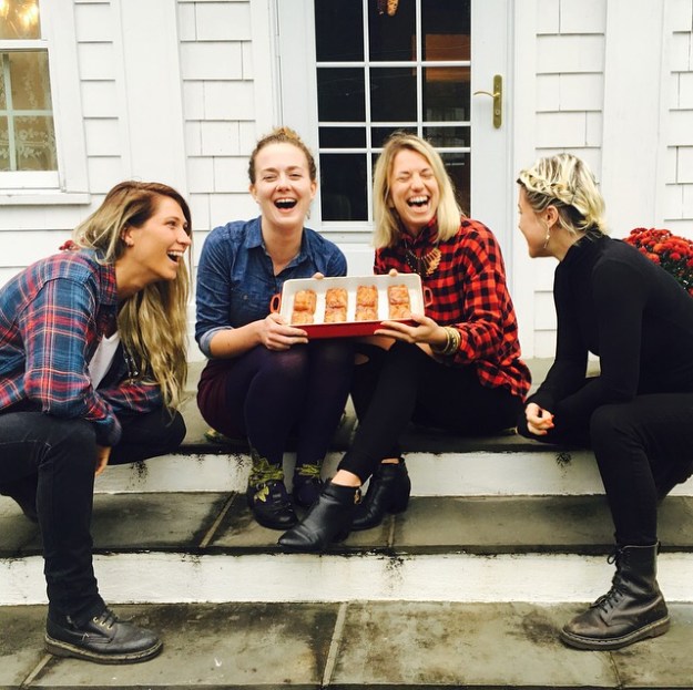 Mini Apple Upside-Down Cakes {Vegan}