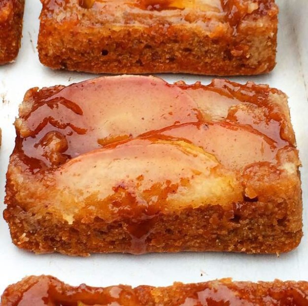 Mini Apple Upside-Down Cakes {Vegan}