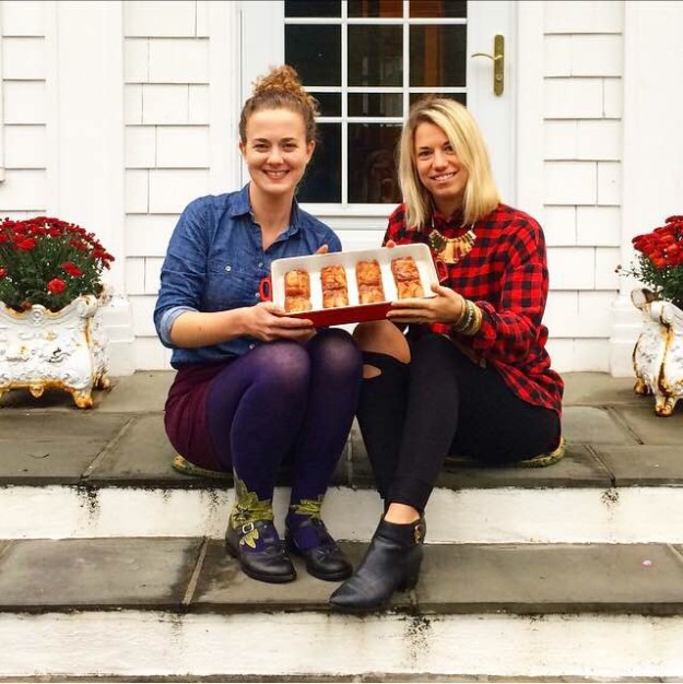 Mini Apple Upside-Down Cakes {Vegan}