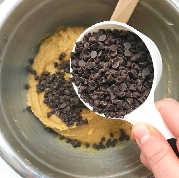 Oreo-Stuffed Peanut Butter Blondies
