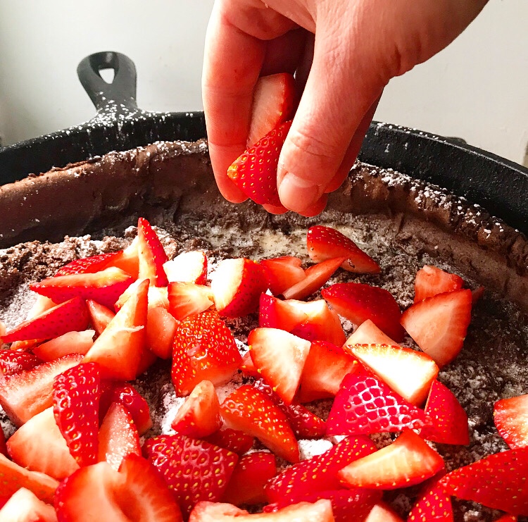 Chocolate Puff Pancake {Dutch Baby}
