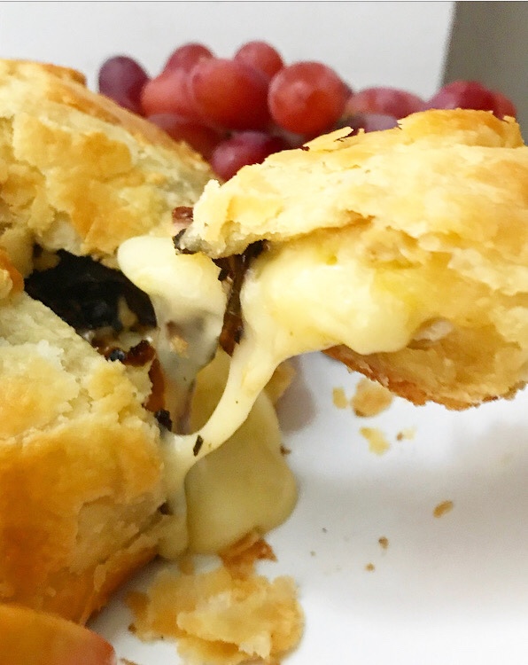 Baked Brie with Caramelized Onions