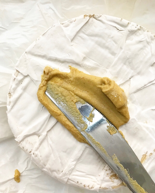 Baked Brie with Caramelized Onions