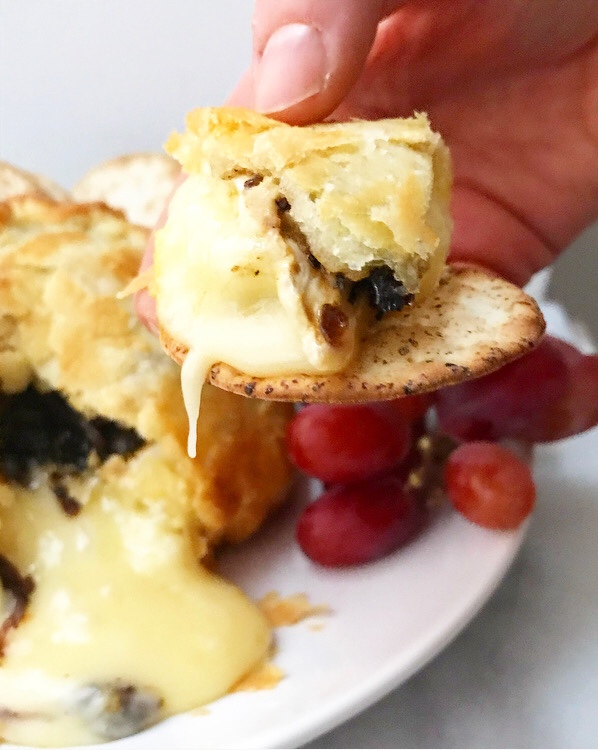 Baked Brie with Caramelized Onions