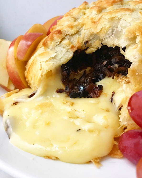 Baked Brie with Caramelized Onions