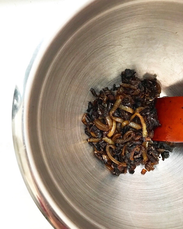 Baked Brie with Caramelized Onions