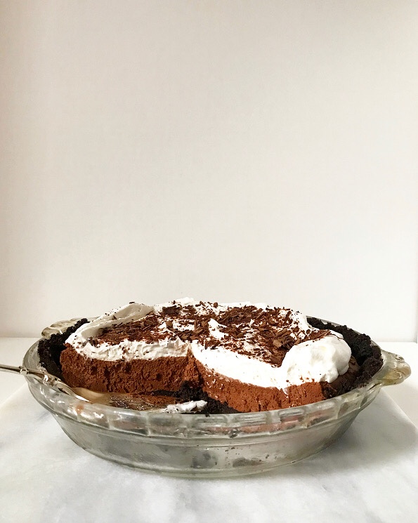 Chocolate Mousse Pie {No-Bake}