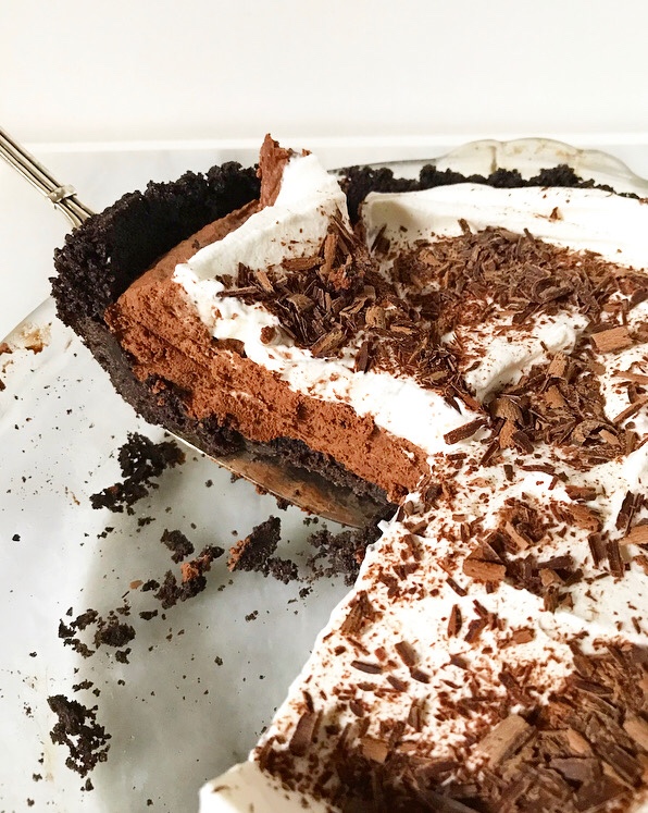 Chocolate Mousse Pie {No-Bake}