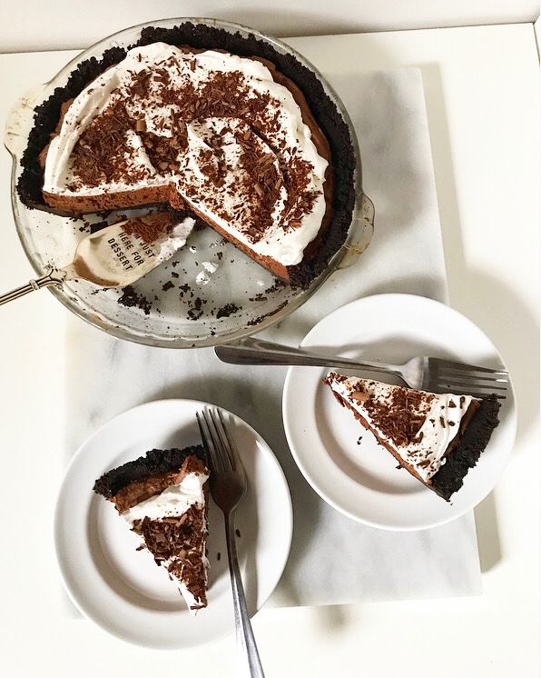 Chocolate Mousse Pie {No-Bake}