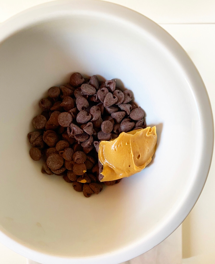 Flourless Peanut Butter Cake