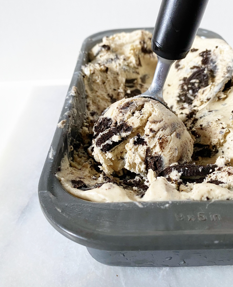 No-Churn Peanut Butter Cookies & Cream Ice Cream