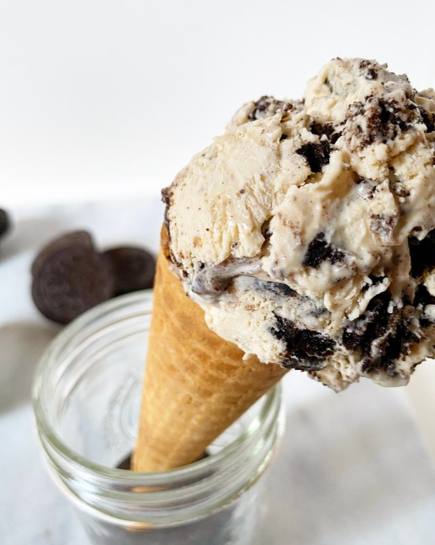 No-Churn Peanut Butter Cookies & Cream Ice Cream