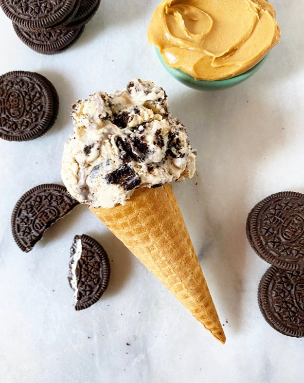 No-Churn Peanut Butter Cookies & Cream Ice Cream
