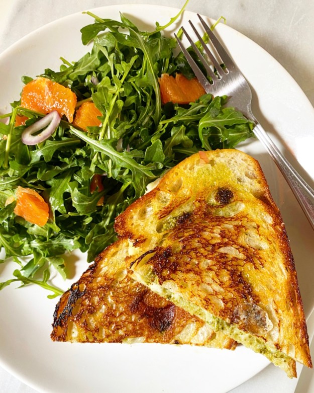 Pesto Mozzarella Grilled Cheese