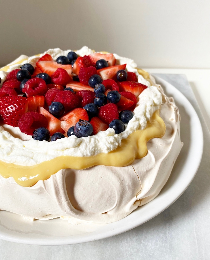 Pavlova with Lemon Curd & Berries | e2 bakes brooklyn