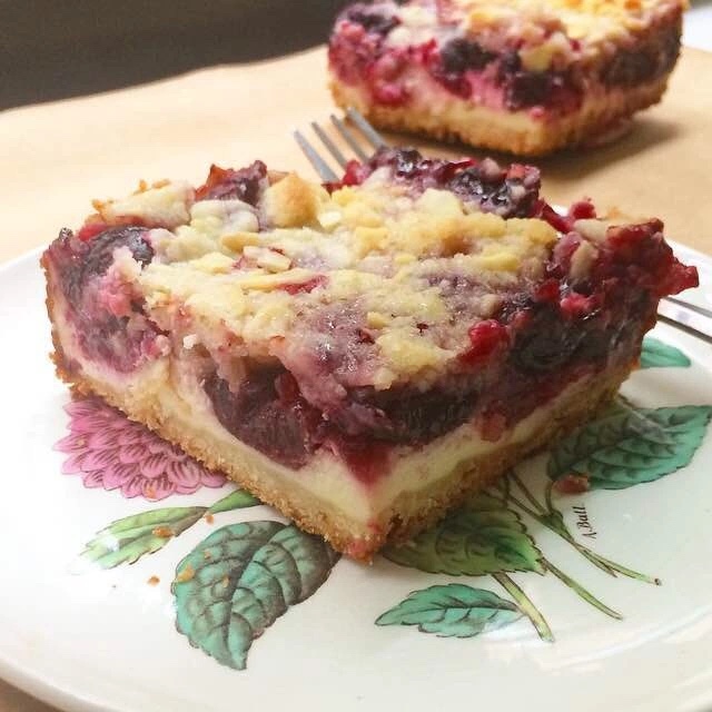 Friday Favorites: Sweet Cherries