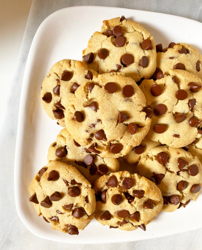 Almond Flour Chocolate Chip Cookies {Vegan & Gluten-Free}​