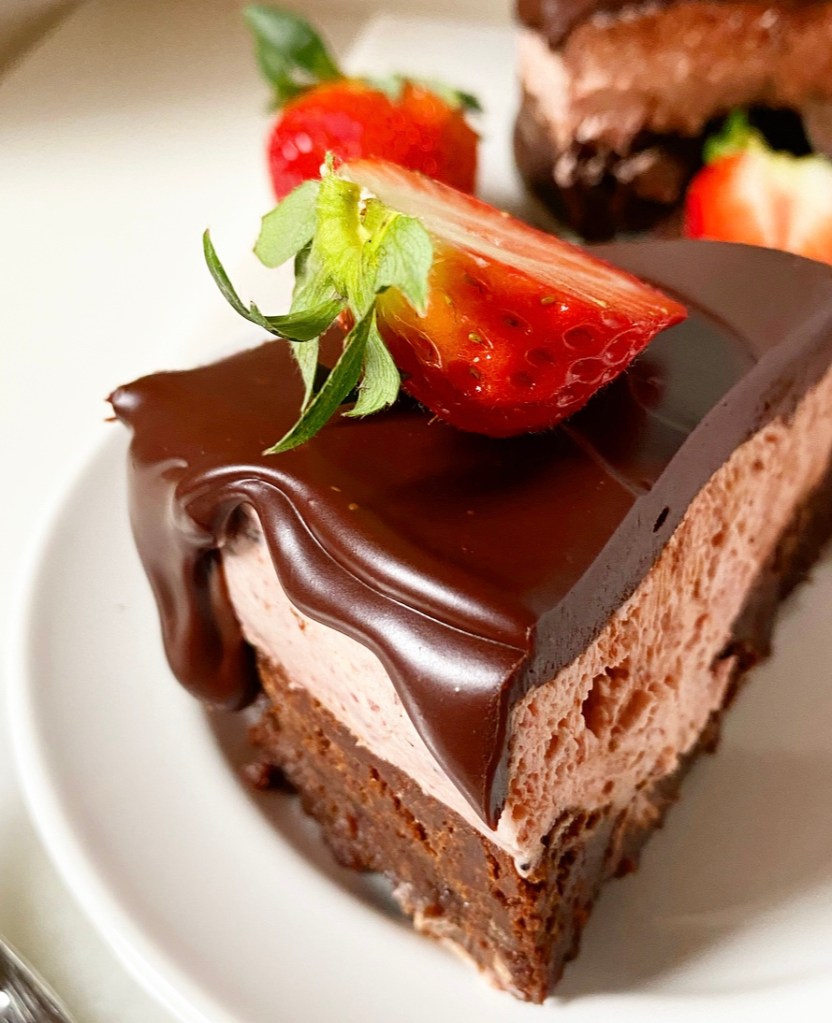 Chocolate-Covered Strawberry Mousse Cake​
