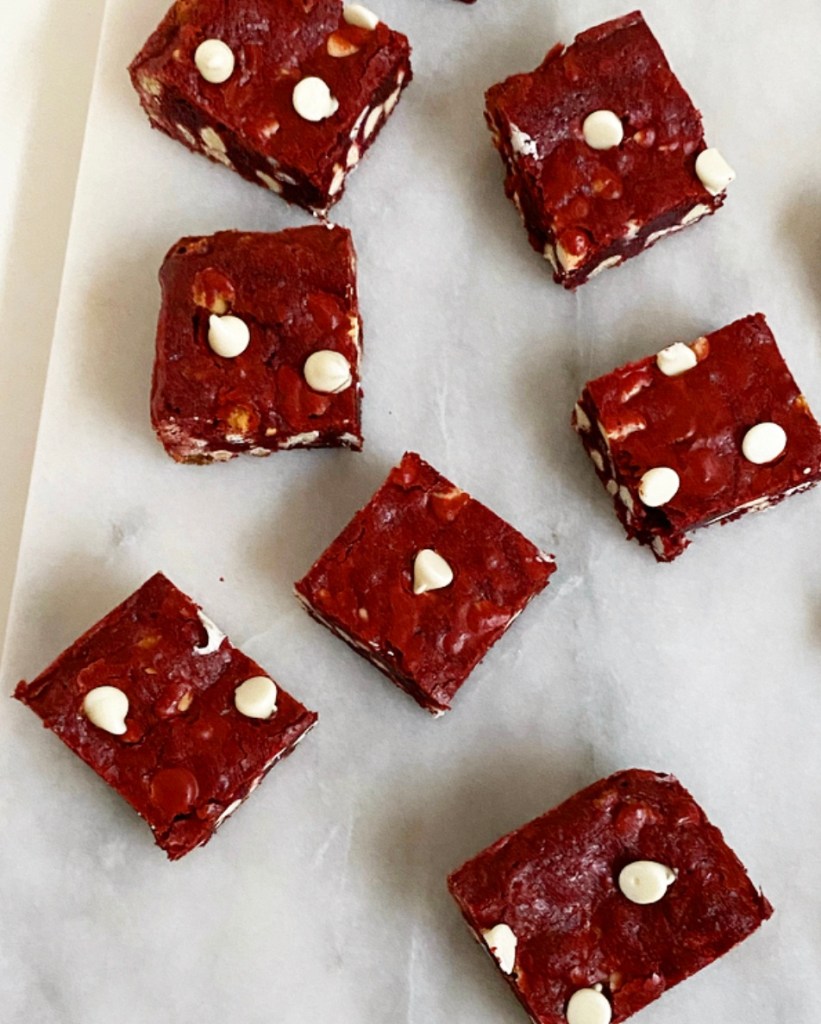 Red Velvet Blondies​