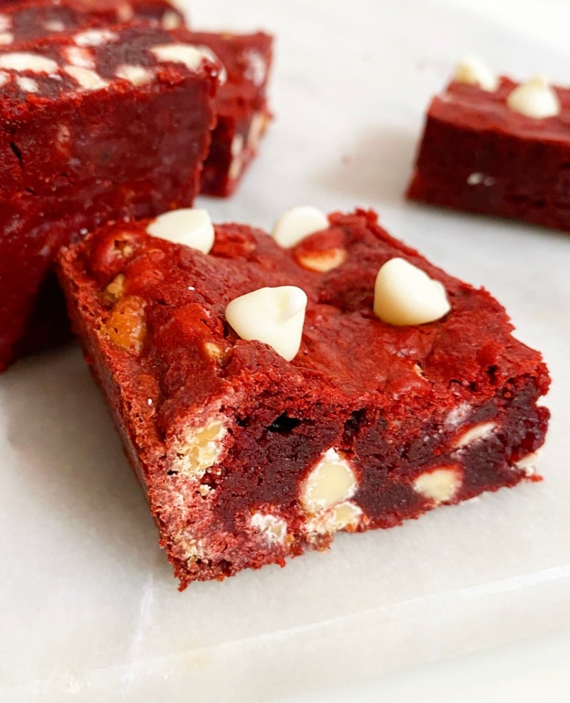 Red Velvet Blondies​