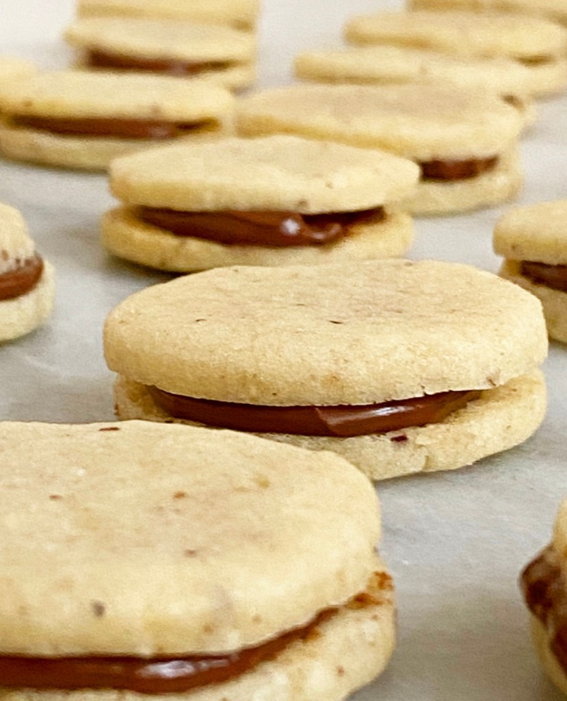 Nutella Sandwich Cookies​