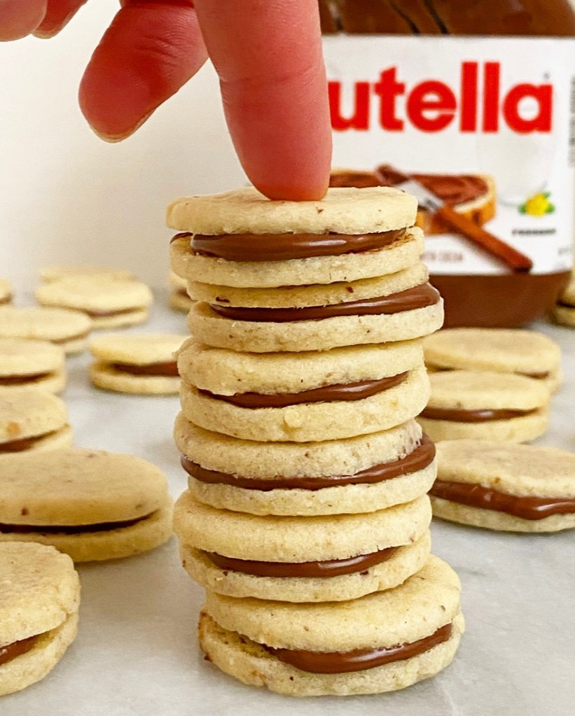 Nutella Sandwich Cookies​