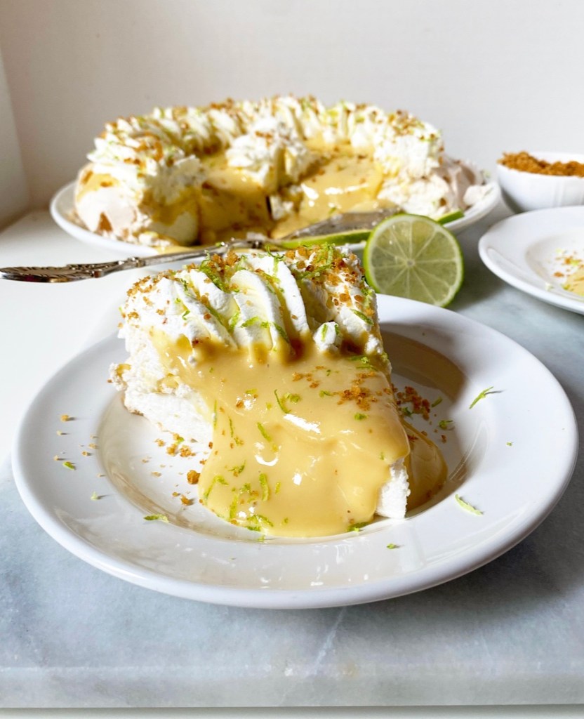 Key Lime Pie-vlova {Pavlova}​