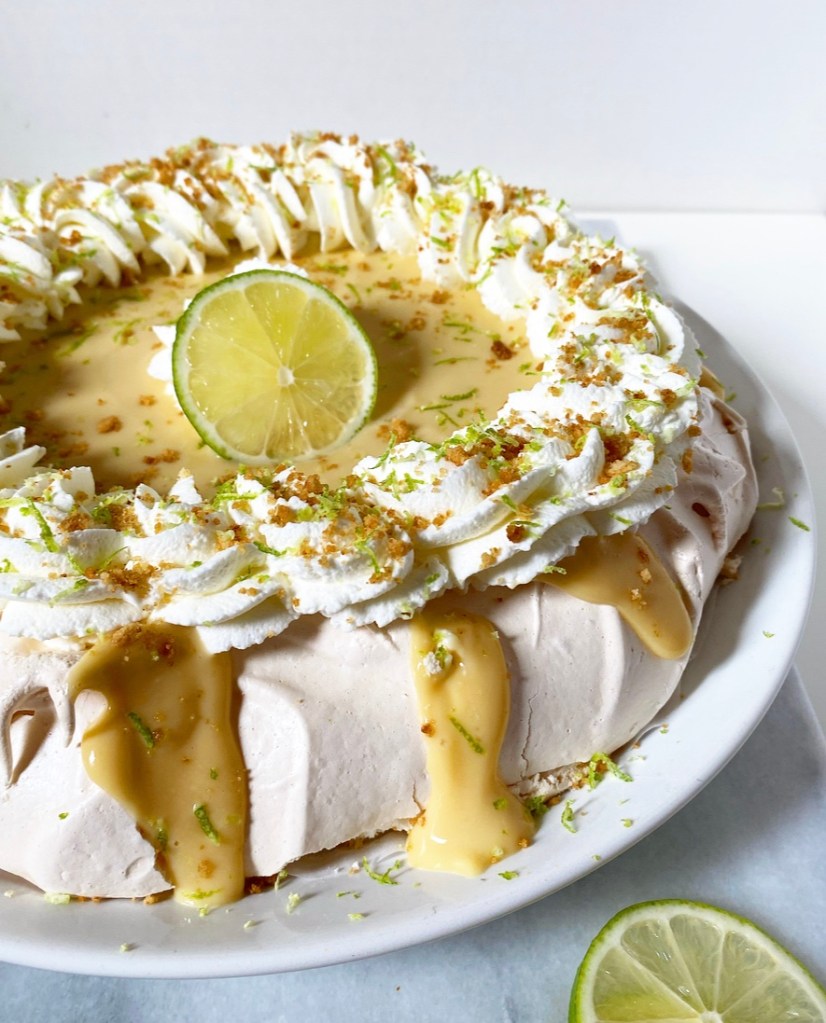 Key Lime Pie-vlova {Pavlova}​
