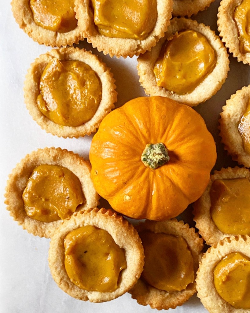 Sugar Cookie Pumpkin Pies​