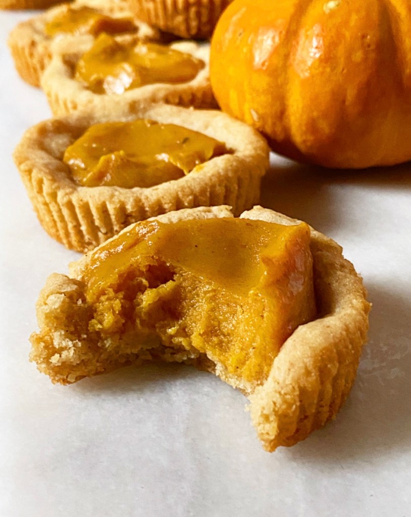 Sugar Cookie Pumpkin Pies​