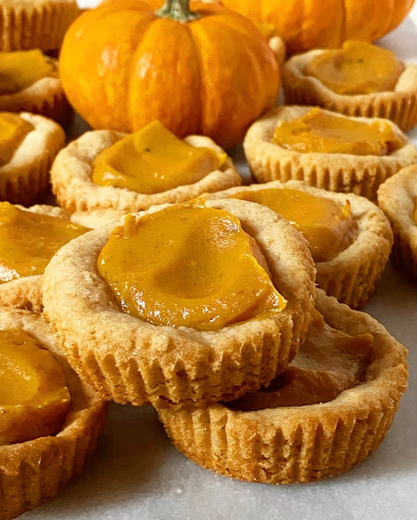 Sugar Cookie Pumpkin Pies​