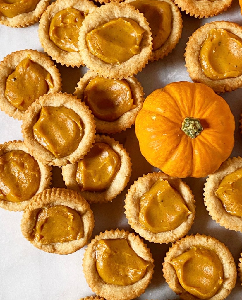 Sugar Cookie Pumpkin Pies​