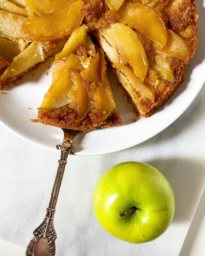 Apple Cinnamon Upside-Down Cake​